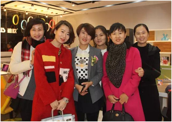 相關(guān)負責(zé)人合影理念 相關(guān)負責(zé)人合影理念