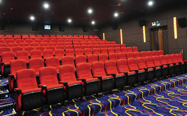 舒適寬敞禮堂椅