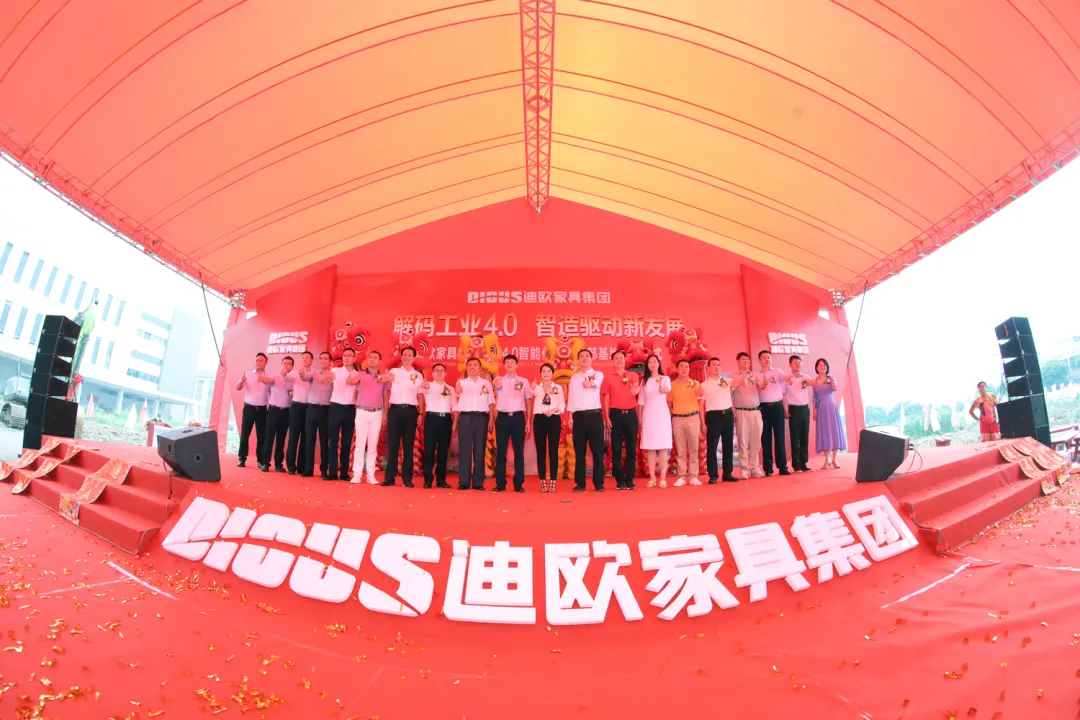 出席奠基儀式的領(lǐng)導(dǎo)、嘉賓合影