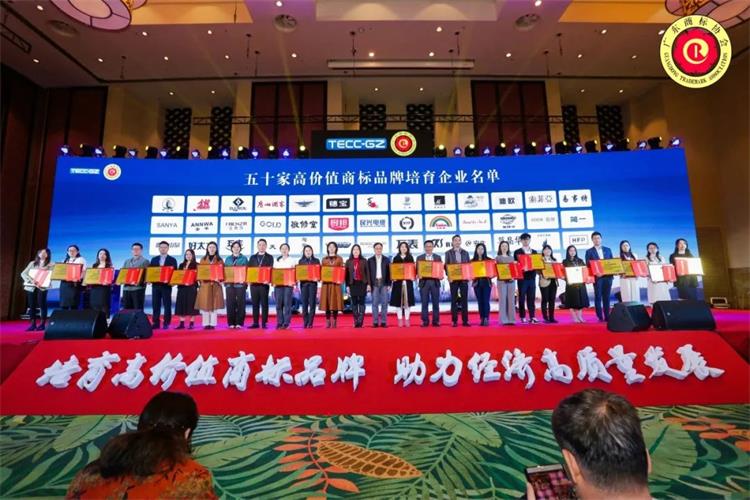 年度品牌影響力企業(yè)！迪歐家具集團(tuán)攬獲多項(xiàng)重磅大獎！